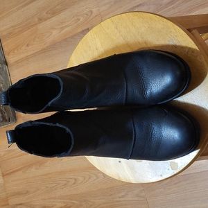 Black ladies Sorel Evie pull ons